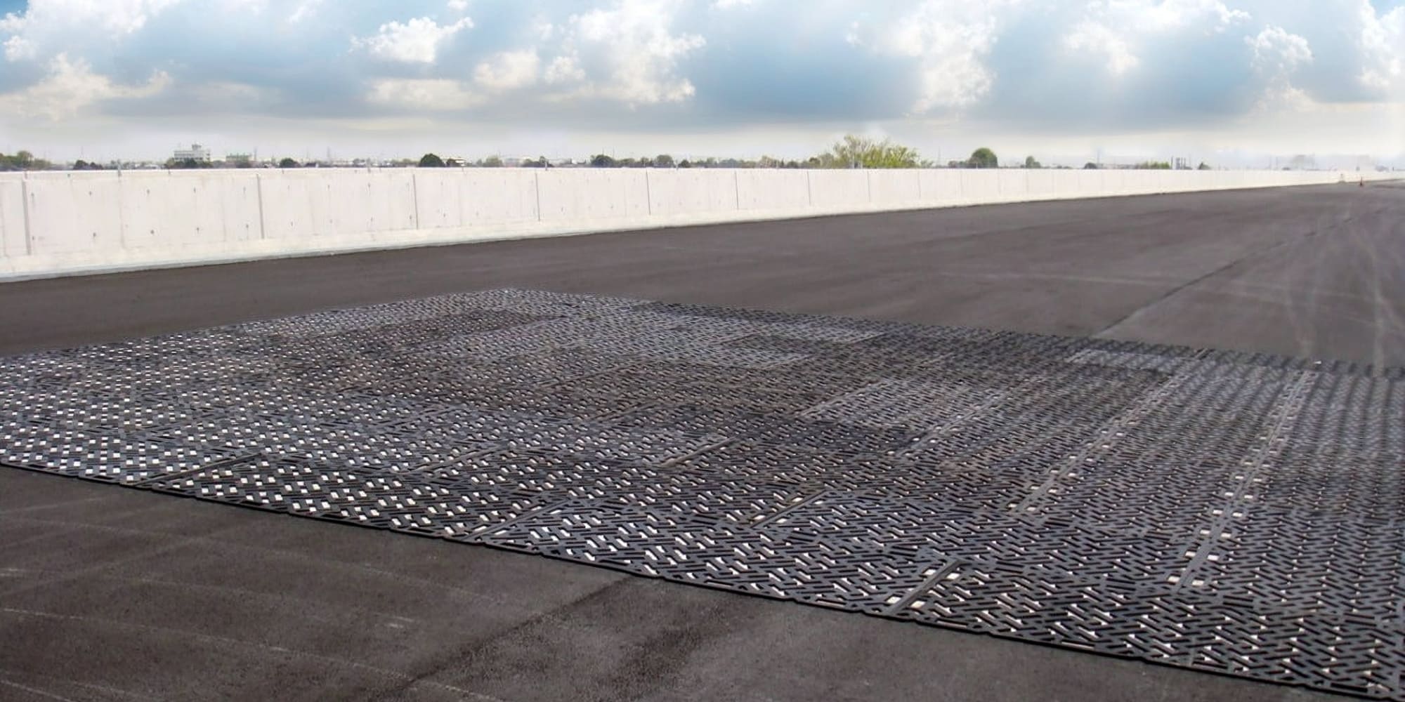 軽い・ズレない・滑らない！新開発ゴムマット 『まもロード』で現場の安全と効率を両立